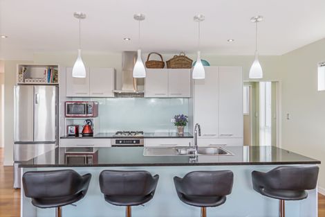 Photo of property in 90 Shakespear Road, Army Bay, Whangaparaoa, 0930