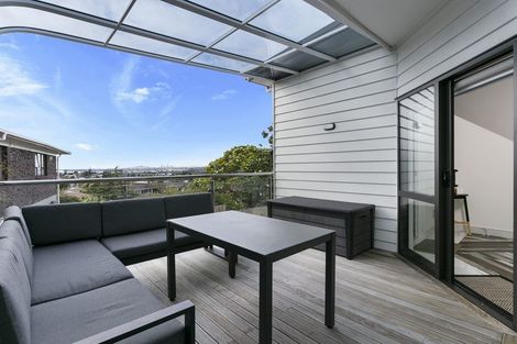 Photo of property in 4225d Great North Road, Glendene, Auckland, 0602