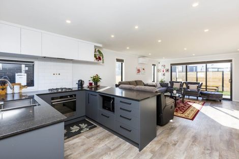 Photo of property in 18 Dahl Drive, Wallaceville, Upper Hutt, 5018