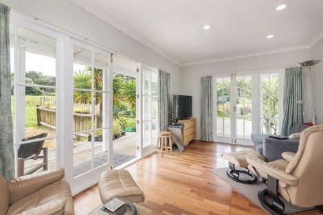 Photo of property in 384 Mangakura Road, Helensville, 0875