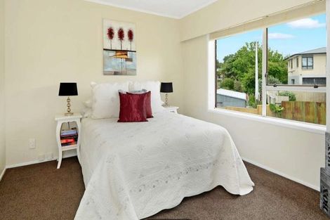 Photo of property in 2/123 Birkdale Road, Birkdale, Auckland, 0626