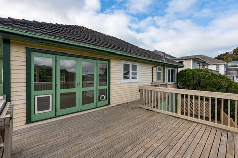 Photo of property in 20 Miles Crescent, Newlands, Wellington, 6037