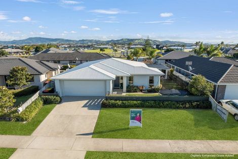 Photo of property in 2 Raiha Street, Papamoa Beach, Papamoa, 3118