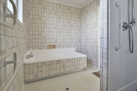 Photo of property in 215 Sunnybank Crescent, Camberley, Hastings, 4120