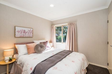 Photo of property in 17 Balmerino Grove, Waikanae, 5036