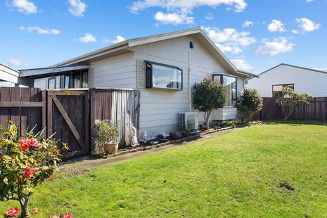 Photo of property in 15 Pukeko Street, Paraparaumu, 5032