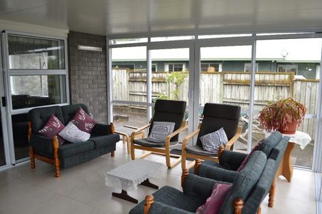 Photo of property in 33 Abby Road, Fitzherbert, Palmerston North, 4410