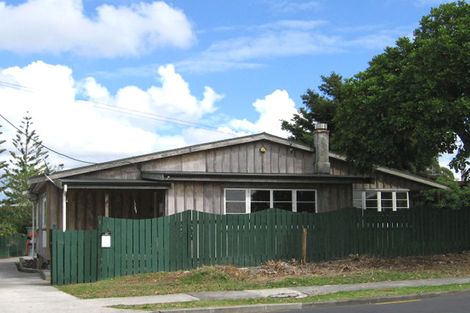 Photo of property in 1a Luckens Road, West Harbour, Auckland, 0618