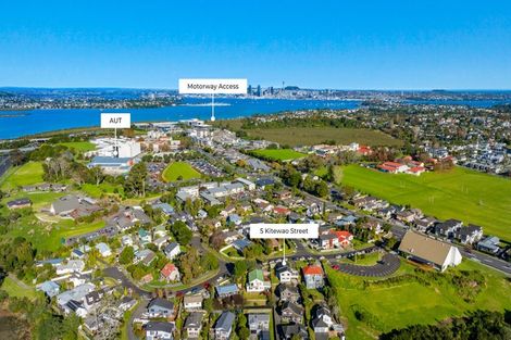 Photo of property in 1/13a Kitewao Street, Northcote, Auckland, 0627
