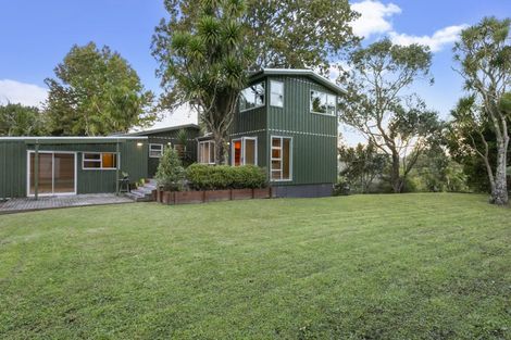 Photo of property in 8 Rimu Road, Oratia, Auckland, 0604