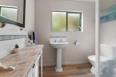 Photo of property in 2/883 East Coast Road, Northcross, Auckland, 0632