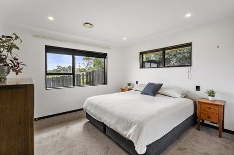 Photo of property in 1/870 Beach Road, Waiake, Auckland, 0630