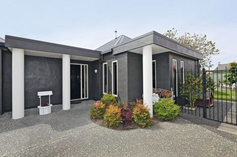 Photo of property in 2 Queens Walk, Taradale, Napier, 4112