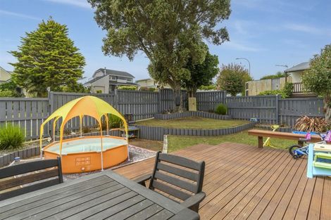 Photo of property in 37 Dunton Drive, Welcome Bay, Tauranga, 3112