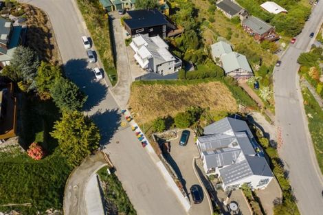 Photo of property in 111 Wynyard Crescent, Fernhill, Queenstown, 9300