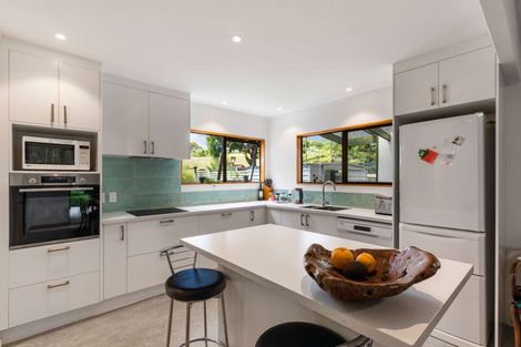 Photo of property in 25 Napuka Road, Henderson Valley, Auckland, 0612