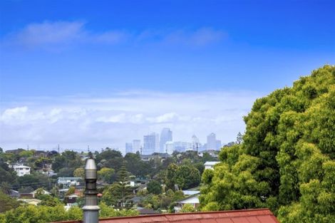 Photo of property in 449 Glenfield Road, Glenfield, Auckland, 0629