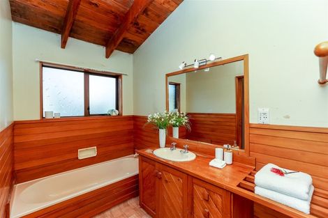 Photo of property in 6 Highlands Place, Highlands Park, New Plymouth, 4312