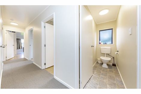 Photo of property in 2/73 Etherton Drive, Weymouth, Auckland, 2103