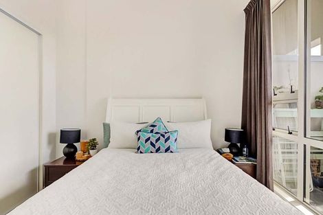 Photo of property in Stadium Garden Flats, 209/107 Thorndon Quay, Pipitea, Wellington, 6011