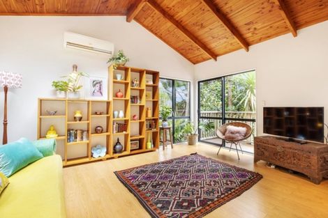 Photo of property in 31 Scenic Drive, Titirangi, Auckland, 0604
