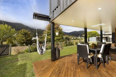 Photo of property in 15 Beach Road, Waikawa, Picton, 7220