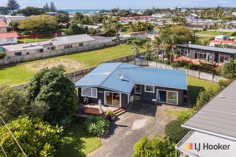 Photo of property in 17 Leo Street, Waihi Beach, 3611