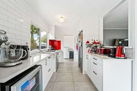 Photo of property in 122 Moire Road, West Harbour, Auckland, 0618