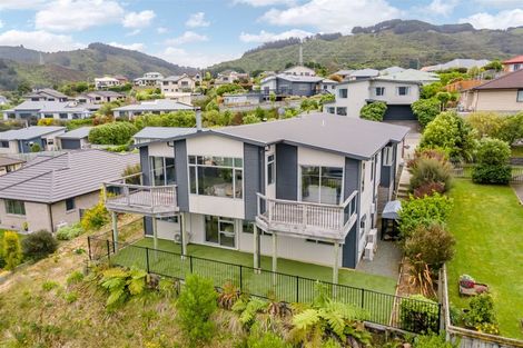 Photo of property in 15 James Nairn Grove, Riverstone Terraces, Upper Hutt, 5018