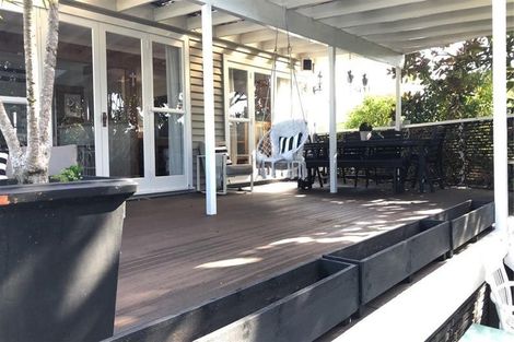 Photo of property in 77 Sylvan Avenue, Northcote, Auckland, 0627