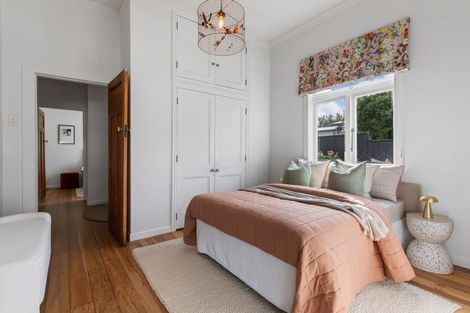 Photo of property in 202 Queen Street, Northcote Point, Auckland, 0627