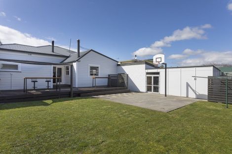 Photo of property in 11 Albert Street, Dannevirke, 4930