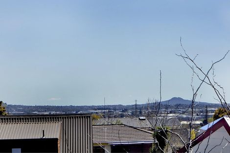 Photo of property in 32 Hollyford Drive, Clover Park, Auckland, 2105