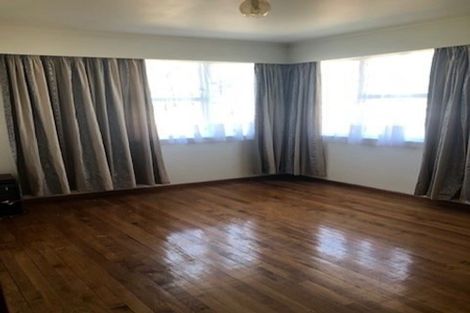 Photo of property in 115 Edgewater Drive, Pakuranga, Auckland, 2010