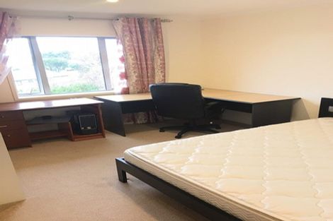 Photo of property in 20 Exeter Place, Unsworth Heights, Auckland, 0632