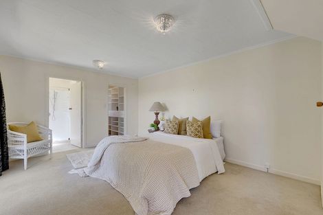 Photo of property in 2 Karoro Place, Paremata, Porirua, 5024