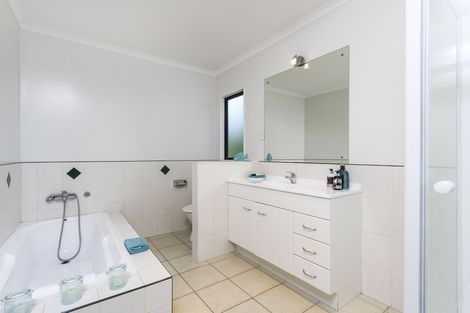Photo of property in 28 Carnelian Court, Westgate, Auckland, 0614