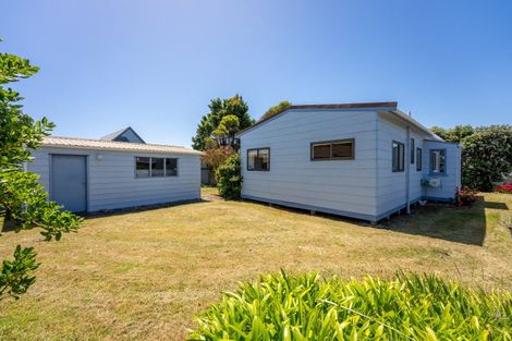 Photo of property in 20 Norfolk Crescent, Otaki Beach, Otaki, 5512