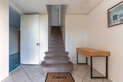 Photo of property in 28 Chelverton Terrace, Red Beach, 0932