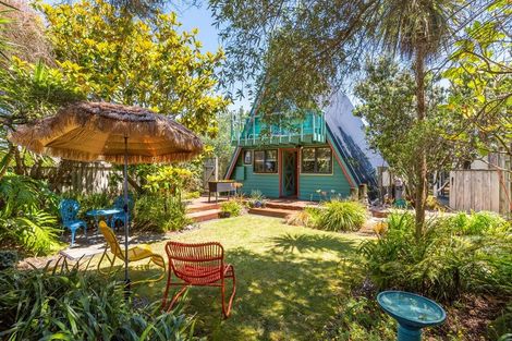 Photo of property in 10 Hastings Street, Waikanae Beach, Waikanae, 5036