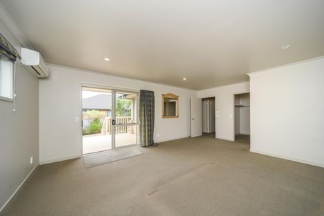 Photo of property in 21 Johnstone Drive, Fitzherbert, Palmerston North, 4410