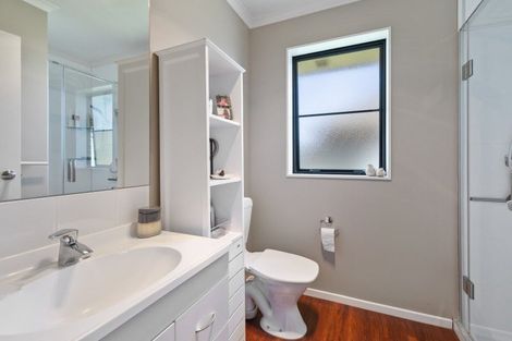 Photo of property in 36 Geneva Terrace, Kelvin Grove, Palmerston North, 4414