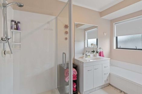 Photo of property in 36 Beachlands Place, Papamoa Beach, Papamoa, 3118