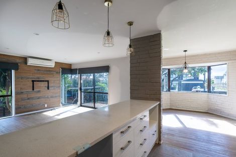 Photo of property in 1/10 Bolton Street, Blockhouse Bay, Auckland, 0600