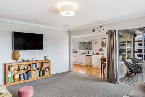 Photo of property in 4 Brunner Road, Glen Eden, Auckland, 0602