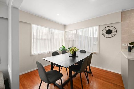 Photo of property in 30 Rhonda Avenue, Deanwell, Hamilton, 3206