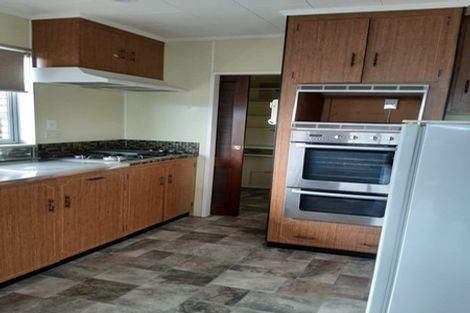 Photo of property in 8 Manahi Avenue, Kawaha Point, Rotorua, 3010