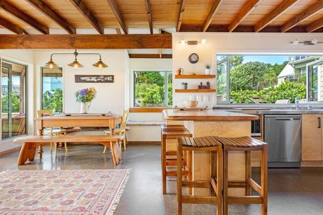 Photo of property in 81 Wellington Road, Paekakariki, 5034