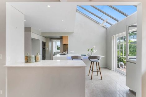 Photo of property in 206 Hurstmere Road, Takapuna, Auckland, 0622