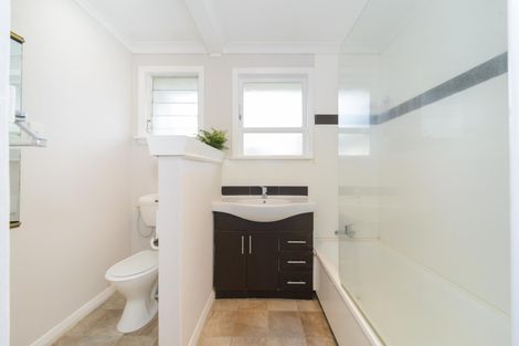 Photo of property in 5 Hartley Place, Awapuni, Palmerston North, 4412